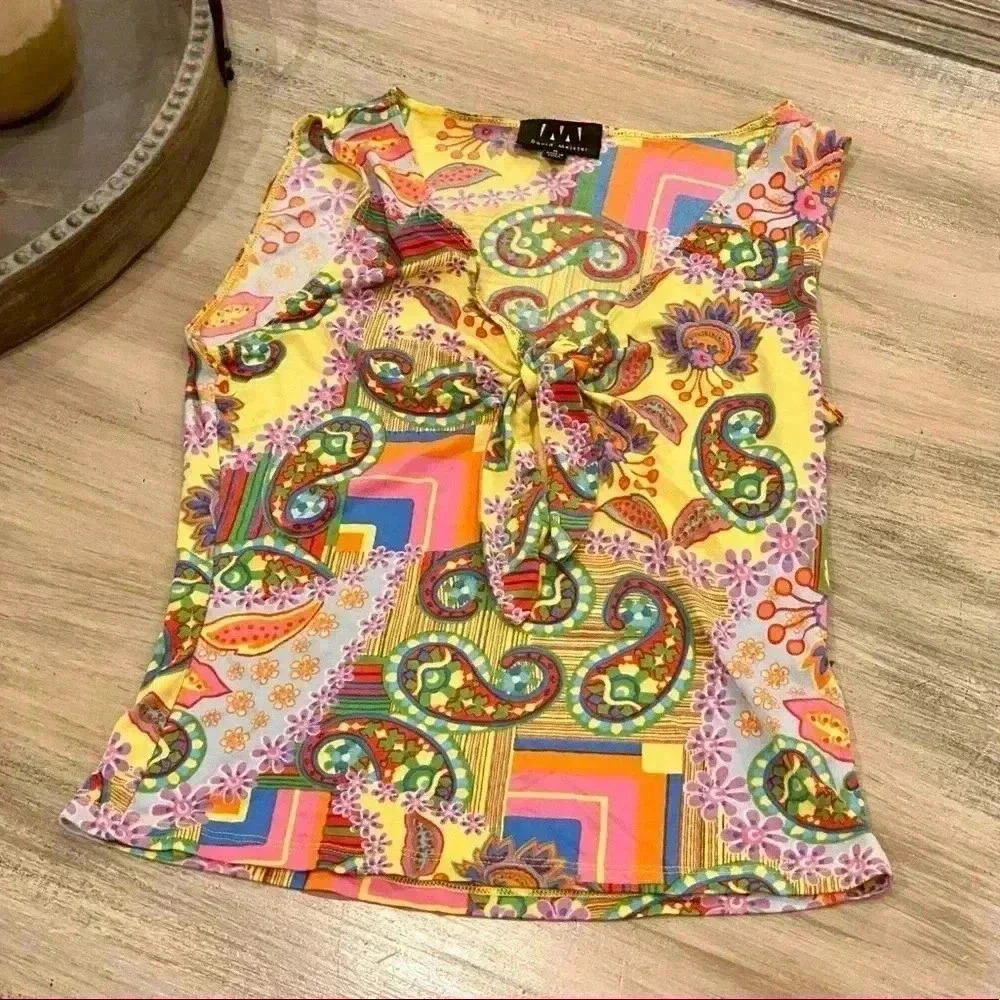 David Meister sleeveless V neck top-size M-NWOT